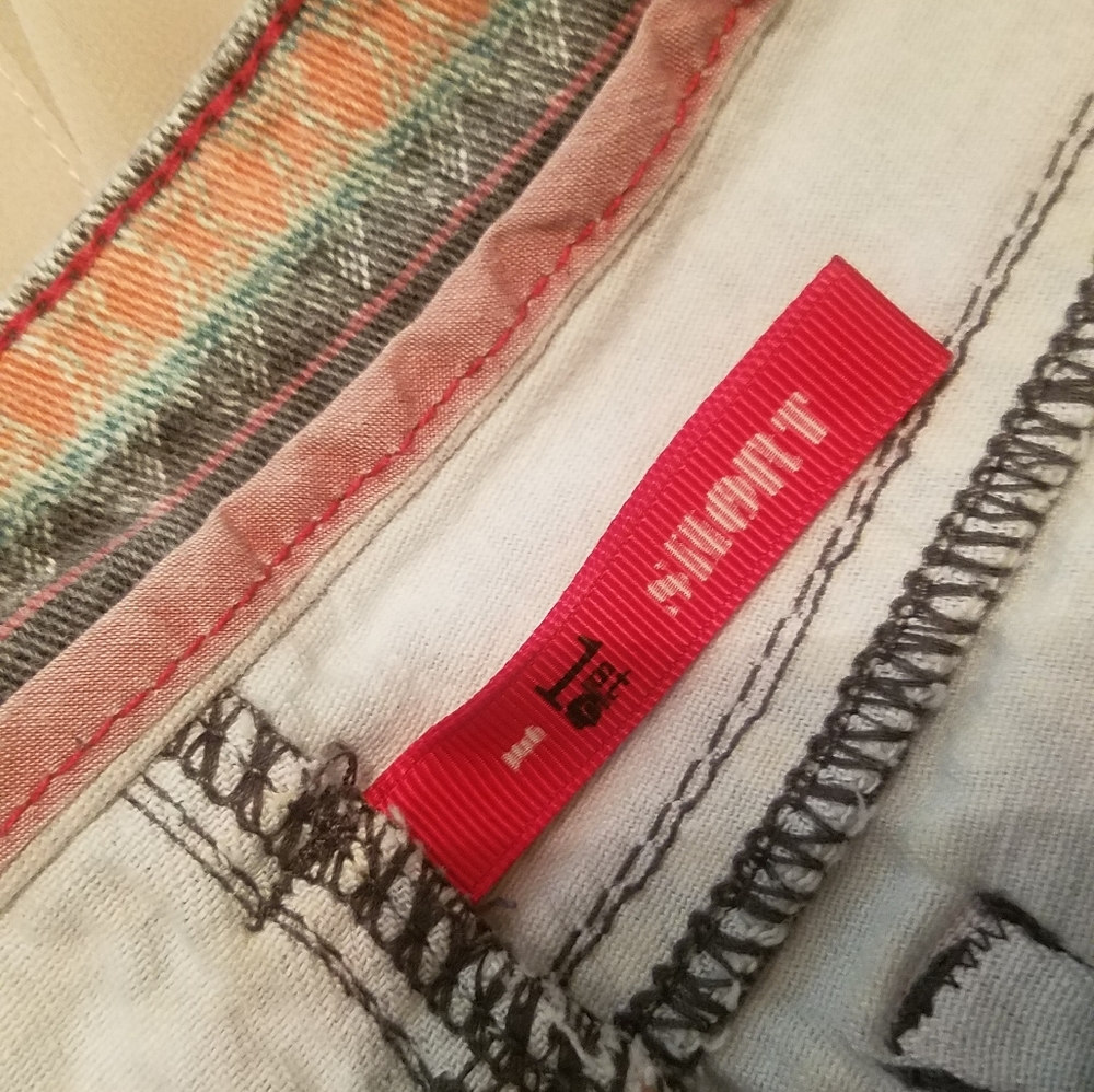 Patterned Denim Shorts - Picture 4 of 5